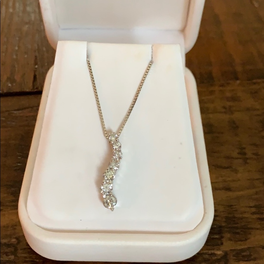 Beautiful Diamond/white Gold Journey Necklace